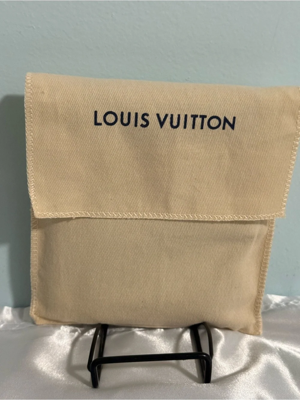 Louis Vuitton Authentic Agenda w/paper in Brown and Gold! With COA & Dust Bag!
